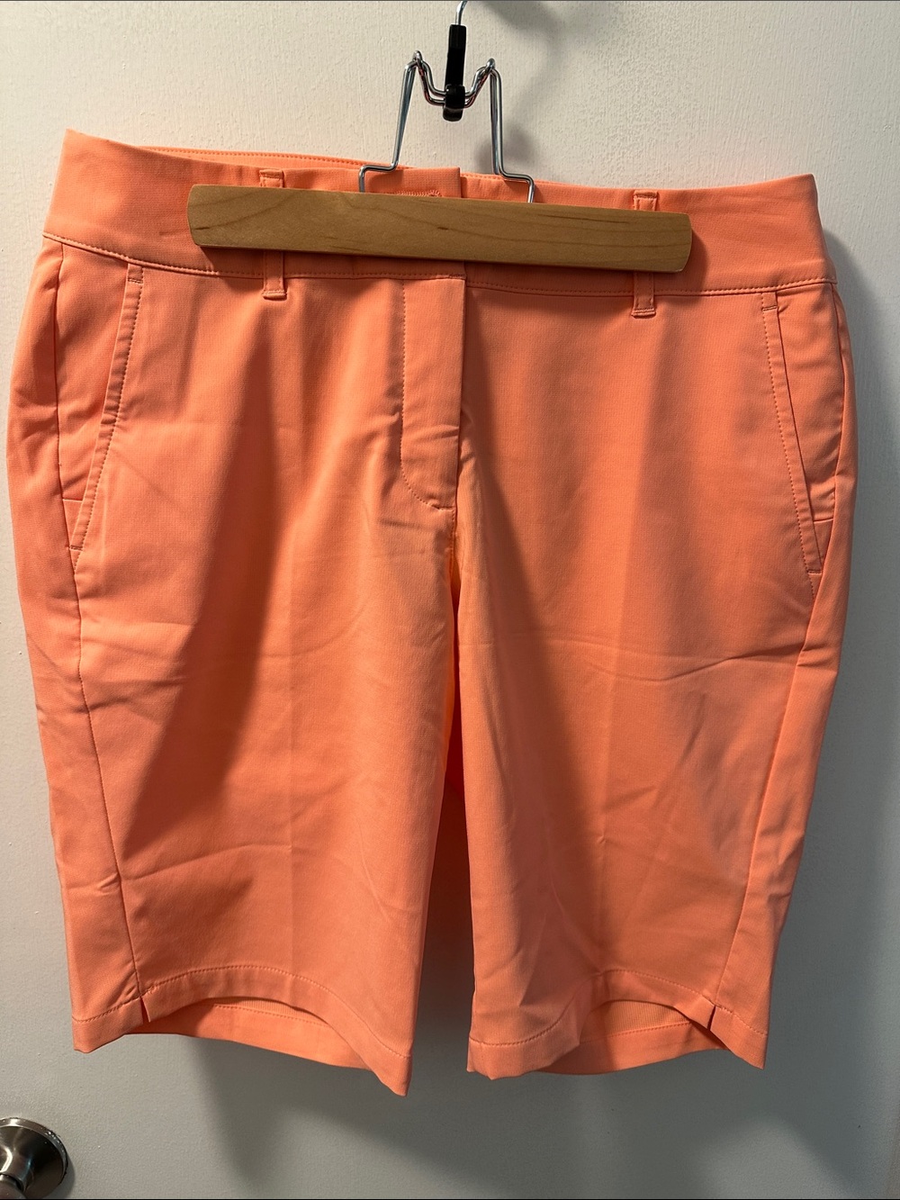NWT Skechers Golf Coral Pull-On Bermuda Shorts with Front Pockets